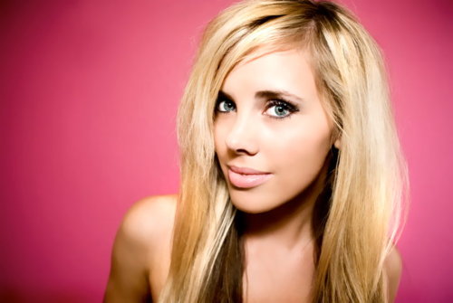 KRISTEN WILLIAMS GIVES OUT FREE MP3