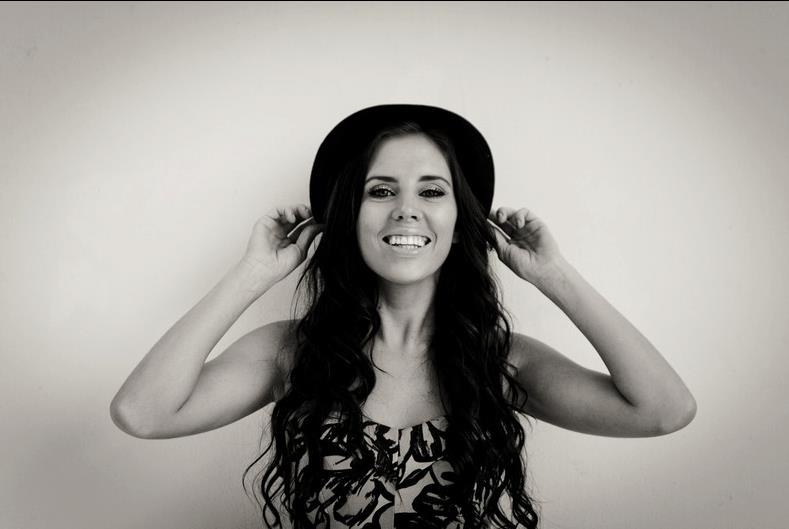 Kristen Willams covers Christina Perry