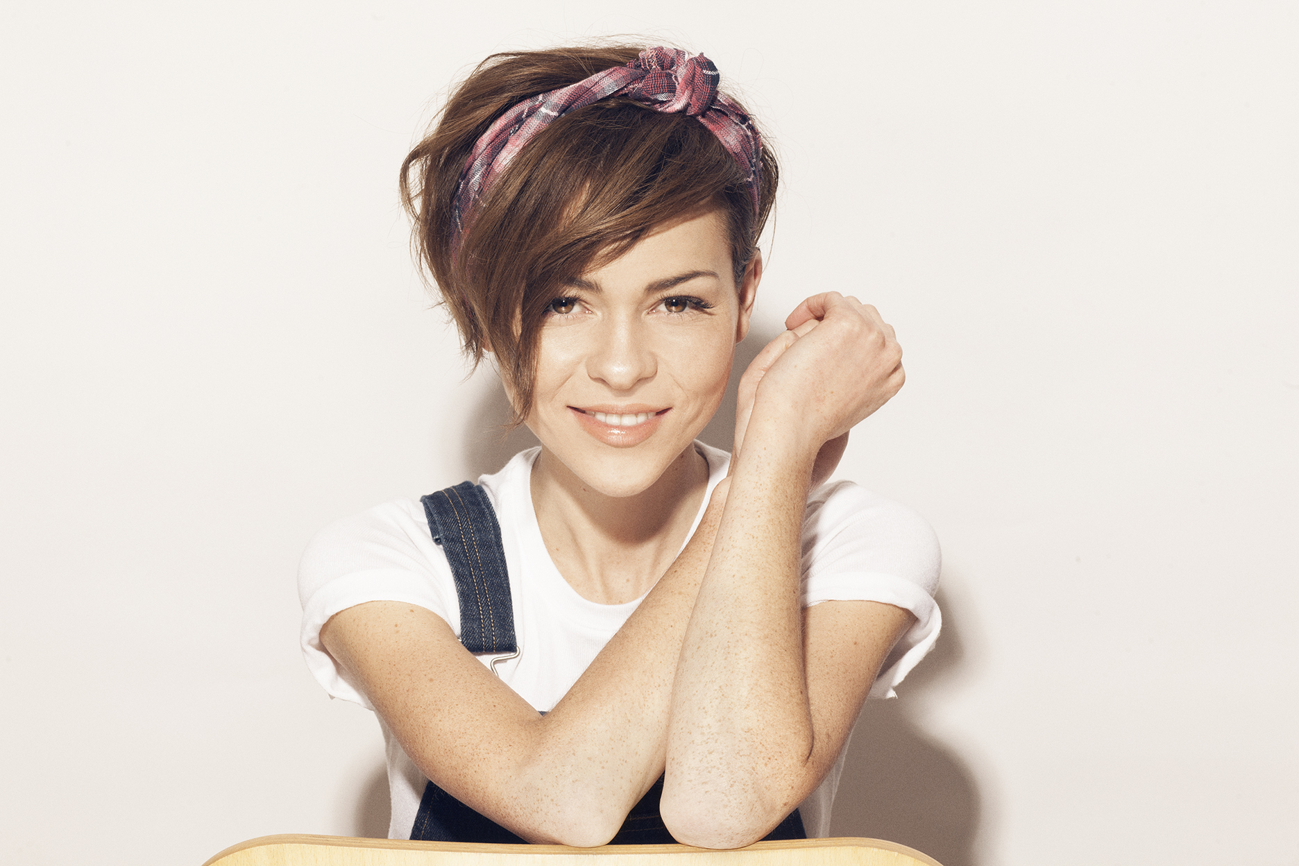 Cady Groves releases new lyric video for “Caught”