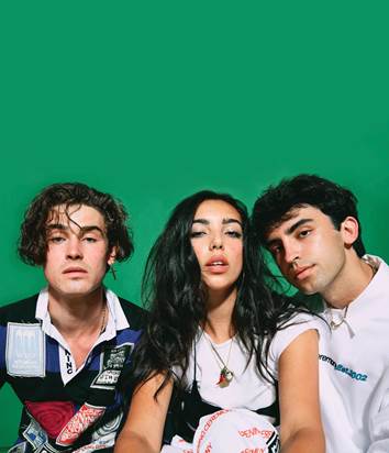 BETWEEN FRIENDS release video for “u can still come over”