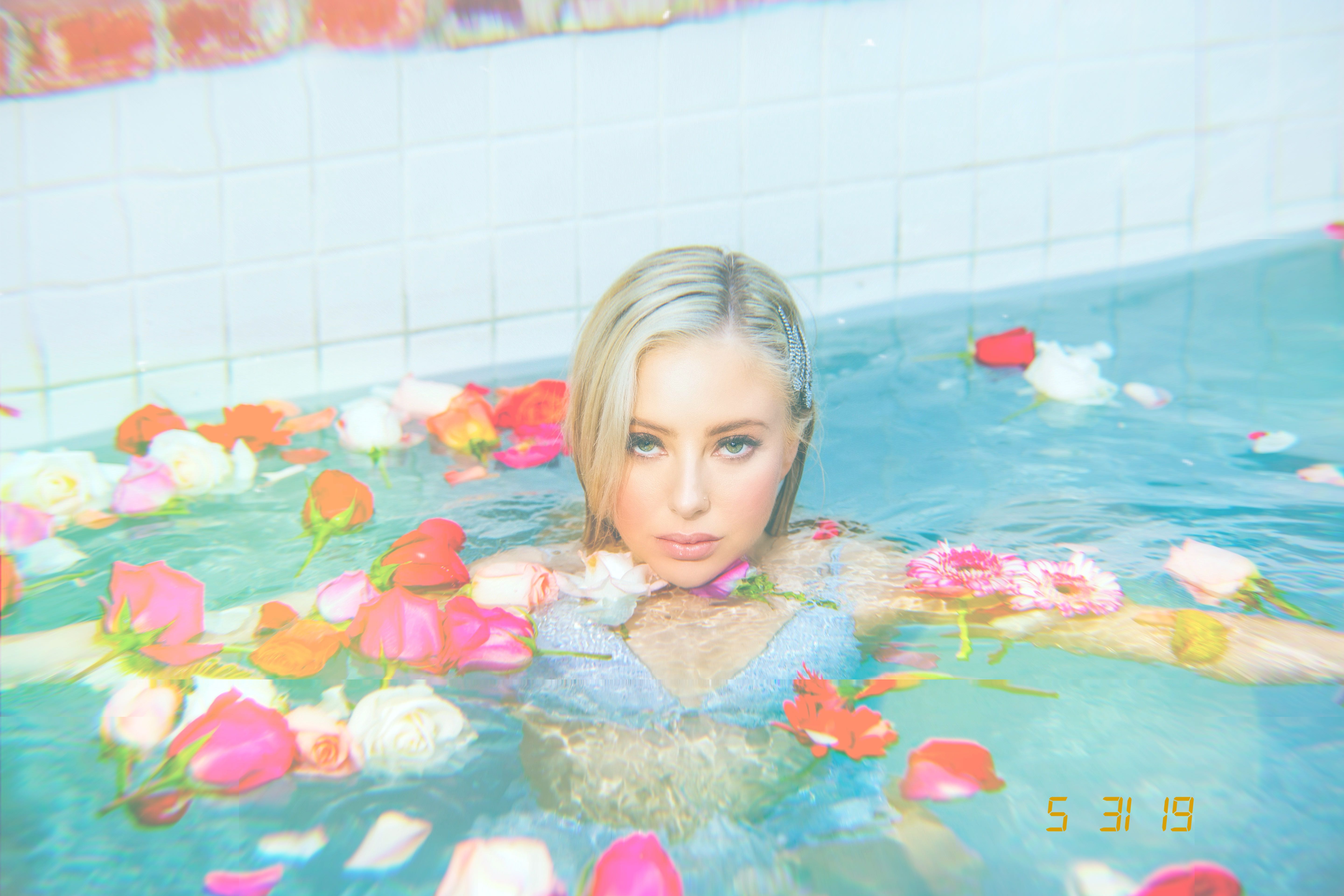 Iris releases her latest single “Wait” along with an accompanying video