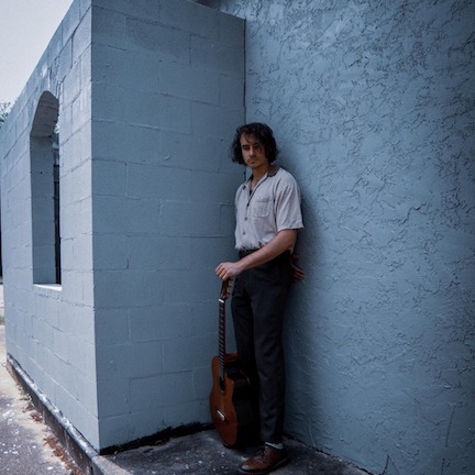 Justin Lacy premieres new song and video for “Weeds”