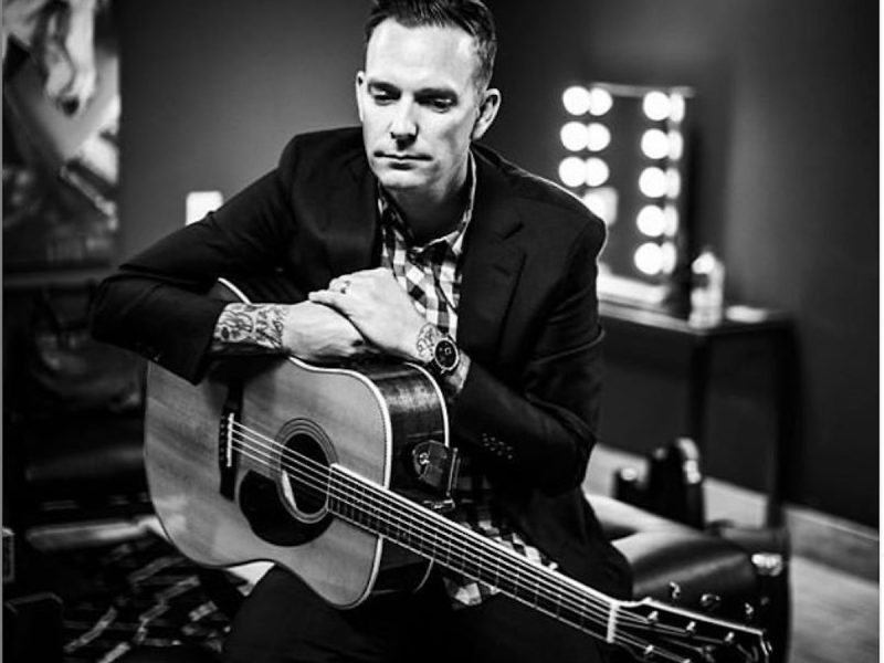 Vinnie Caruana releases new EP ‘AGING FRONTMAN’ and embarks on solo tour