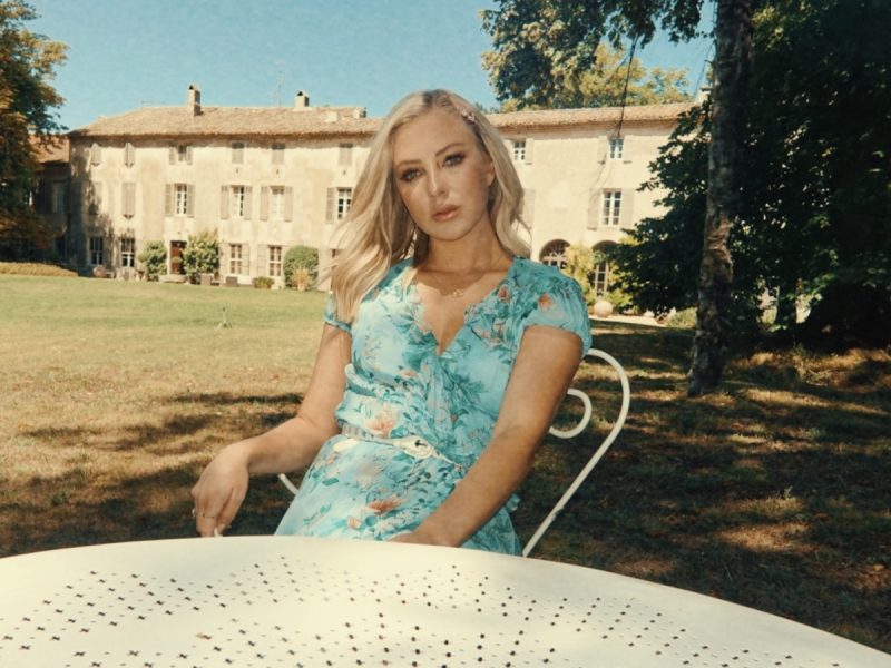 Iris premieres music video for her new single “Stars”