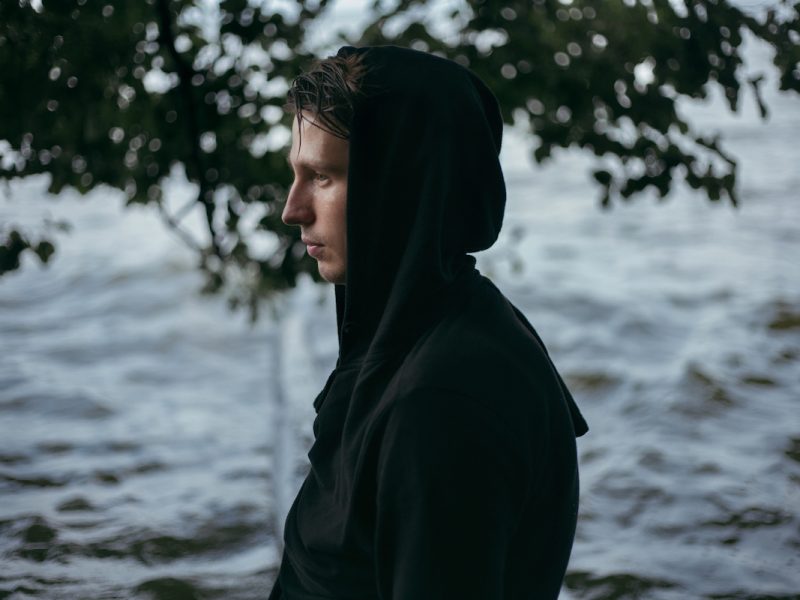 Vonavi premieres latest single “Regrow” from upcoming album