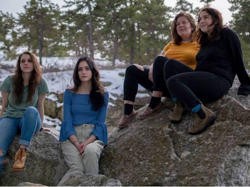 Girl Gaze premiere their new single “My Room”