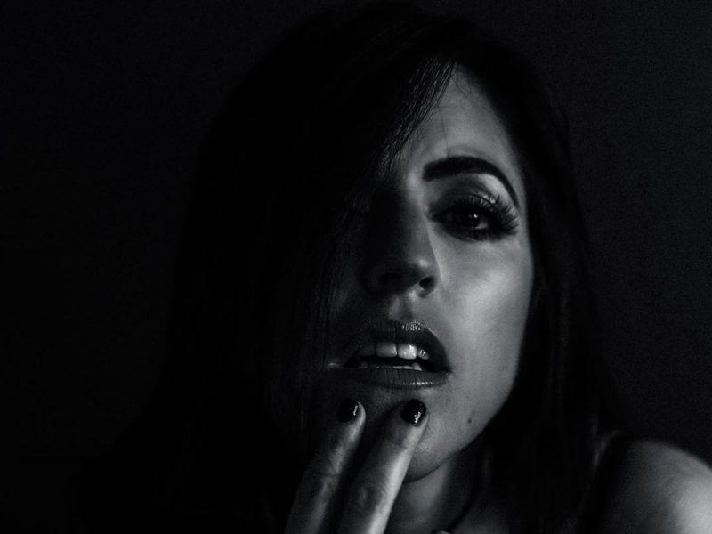 Jacqueline Loor premieres her new single “It’s Not On Me”