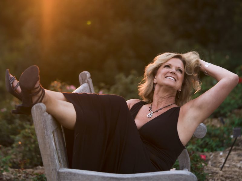 Rändi Fay premieres her latest single, a cover of the Christmas classic “Grown-Up Christmas List”