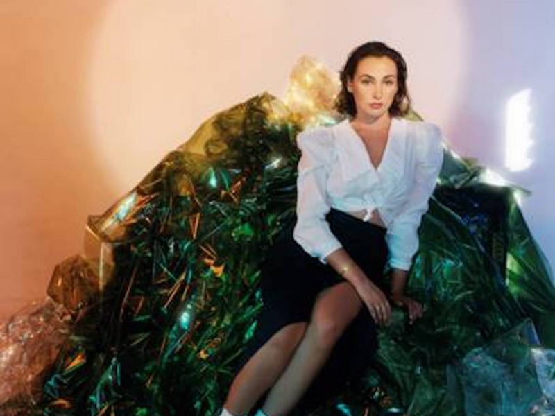 HARLOE releases an acoustic version of her latest single “Crush On You”
