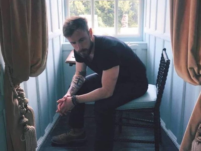 Outsider follows up his debut album with the impassioned 3-song EP “Samhain Soon”