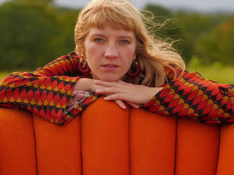 CLOVER premieres her new single “Sunman”