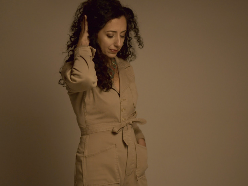 New York singer, songwriter and poet Atoosa Grey premieres her new album ‘Dear Darkness’