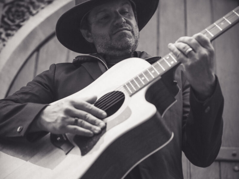 Country rock artist Chris Pastore premieres his new single “Yearbook Quotes”