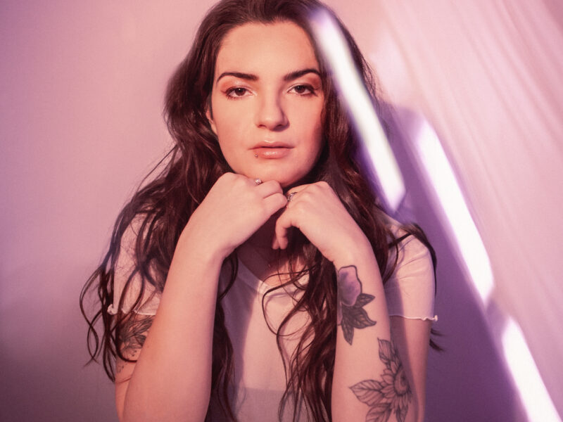 Québécois singer-songwriter Geneviève Racette announces third full-length album ‘Satellite’, to be released on March 18th, as well as upcoming tour dates