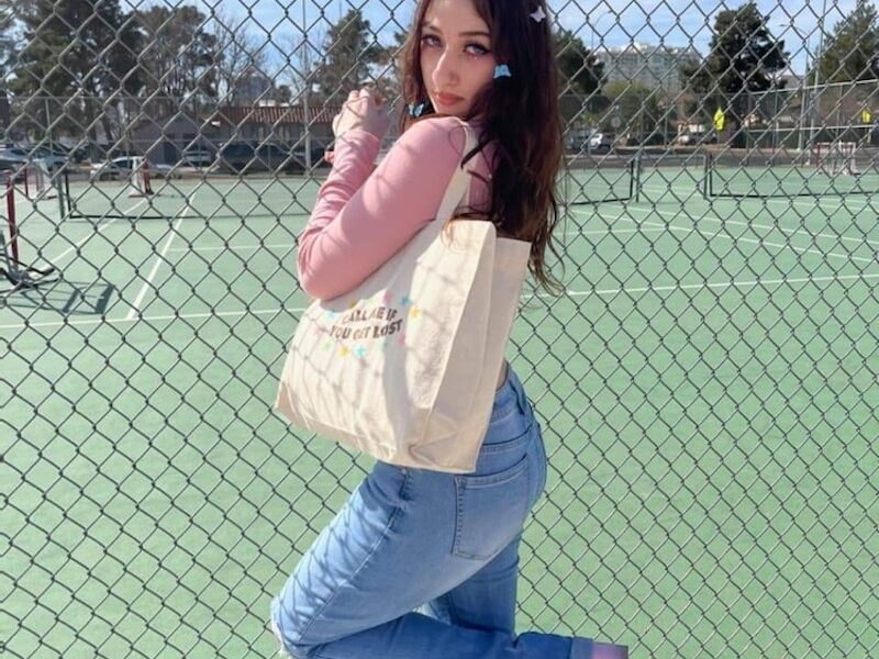16 year old singer-songwriter Ava Chanel releases her debut single “Feelin Things”
