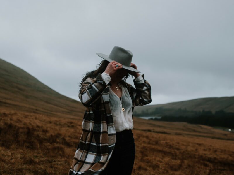 Erika Olson premieres her Folk-Pop single “I Don’t Feel Like Fighting”
